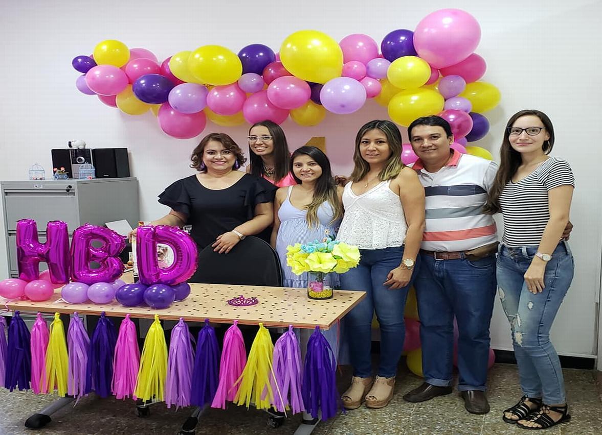 La cumpleañera María Villalba, Ingrid Niño, Catalina Cantillo, Andrea Muñoz, Yimmer Perdomo y Alma Soto.